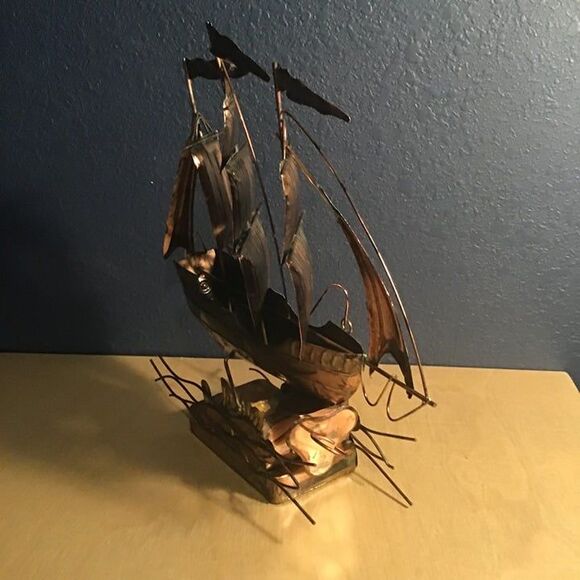 Vintage Musical Sailing Ship 12" x 3" Plays Music When You Wind The Key In Front - Picture 5 of 8